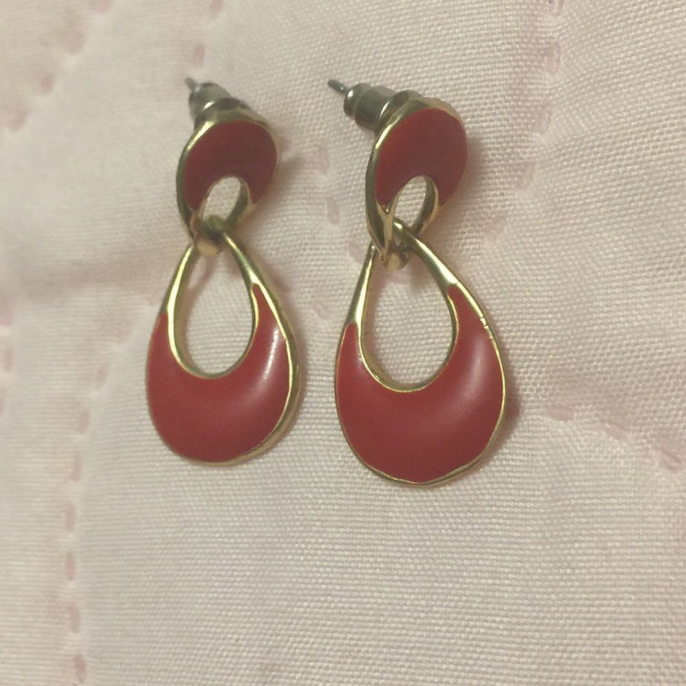 Cache red earrings - Picture 4 of 4